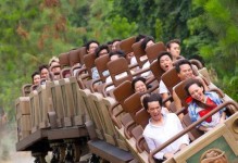 迷离庄园逃脱攻略（一场惊险刺激的生存之旅）